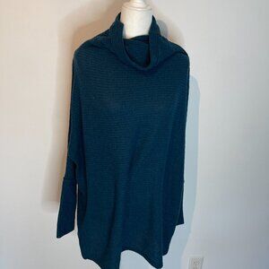 Women's We the Free Tunic Length Turtle Neck Sweater size Small